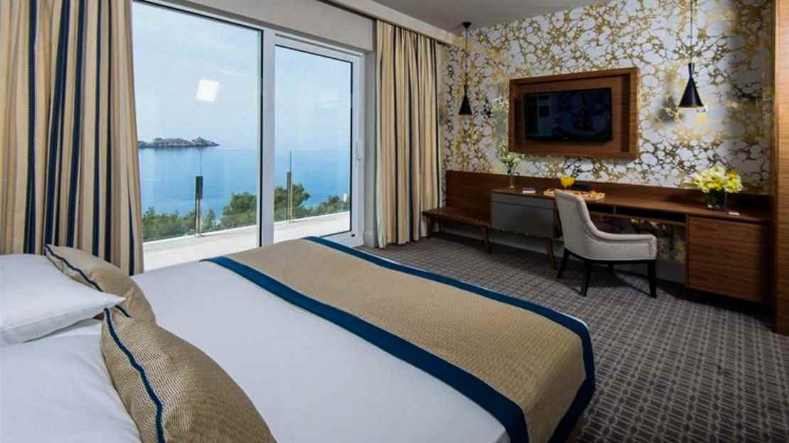 Luxury Double or Twin Room with Balcony and Sea View